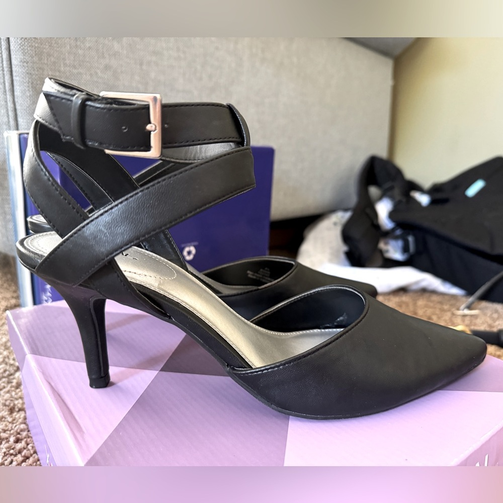 Women’s strappy stiletto heels 8.5